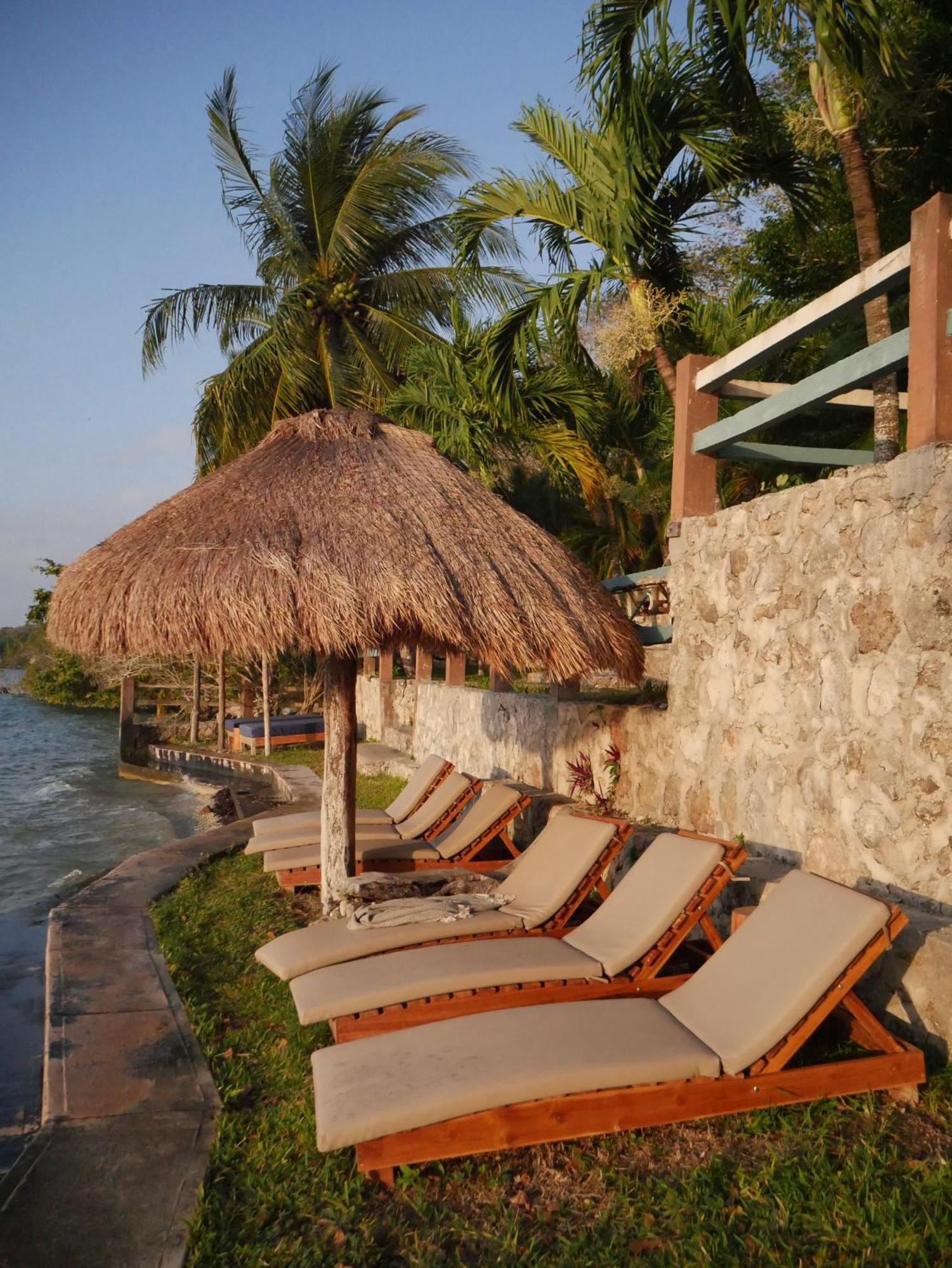 Villa Santuario Lake Front Oasis باكالار المظهر الخارجي الصورة
